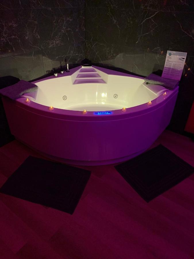 Love Room Avec Jacuzzi Prive Bonnetable Extérieur photo